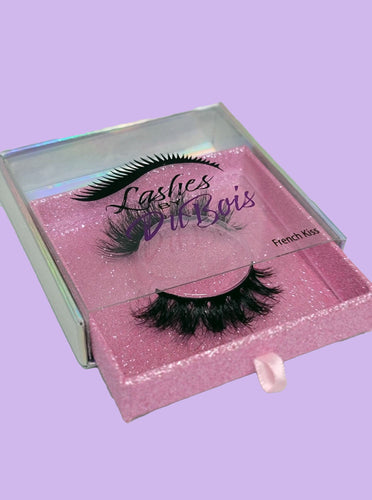 These provocative elegant 3D mink lashes add undeniable volume, definition, and depth to your lash look. It French Kiss Lashes By Dubois are ideal for those who want their natural eye look to be ultra glam. The unique American design and manufacturing of interlacing 'V' shaped clusters boasts a dramatic lash look while still providing organic blending results with your natural lashes for a photoshoot ready look.  FEATURES: 3D mink hair length 13mm/band 3cm Flexible Band Reusable